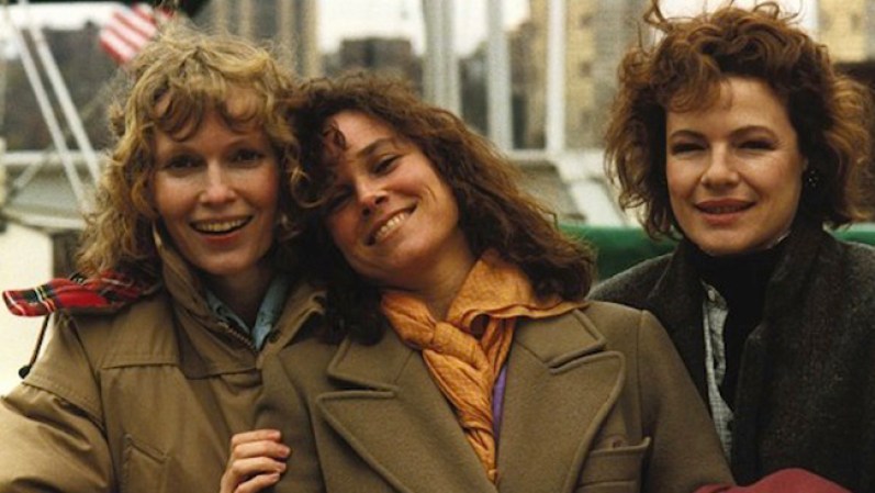 Hannah and Her Sisters (1986)<br />Uno de los clásicos de Woody Allen, relata la vida, amores e infidelidades de una familia artística muy unida. El filme comienza y termina durante su tradicional reunión durante el Día de Acción de Gracias. Con las actuaciones de Woody Allen, Mia Farrow, Diane West.