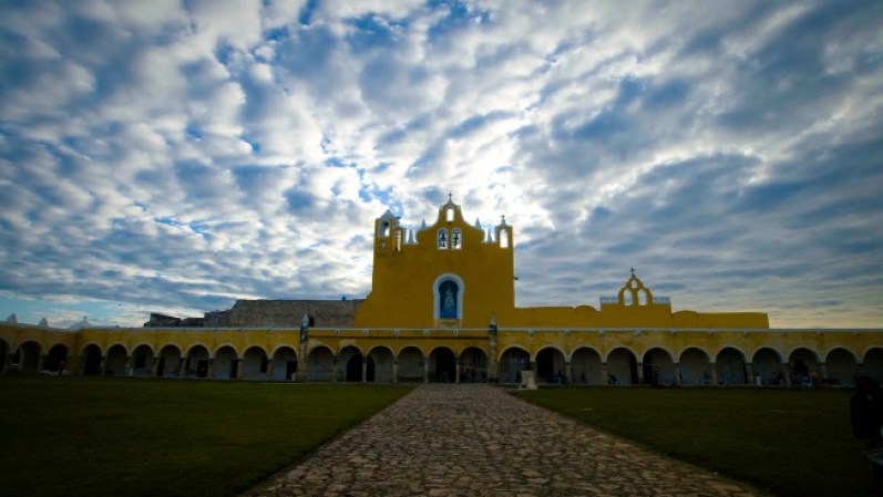 Izamal, ciudad fundada por los mayas en el siglo IV, hacia el año 550, por los chanes, moradores del pueblo de Itzá.