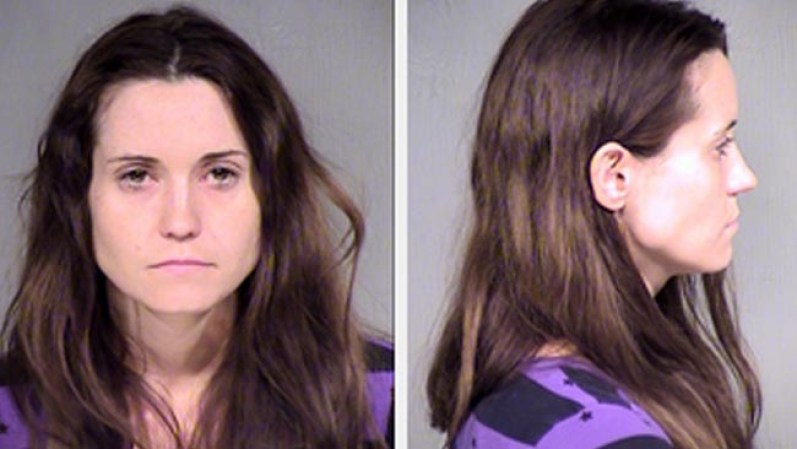 Kari Mae Ramirez fue arrestada el 9/15/2013 en la región de Maricopa, Arizona por:<br /><br />Shoplifting-Removal of goods