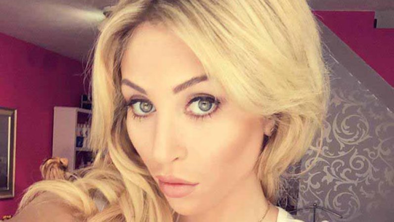 Khloë Terae es una modelo que a pesar de vivir en Toronto tiene ascendencia holandesa, con lo que es la mejor hincha de la "naranja mecánica".