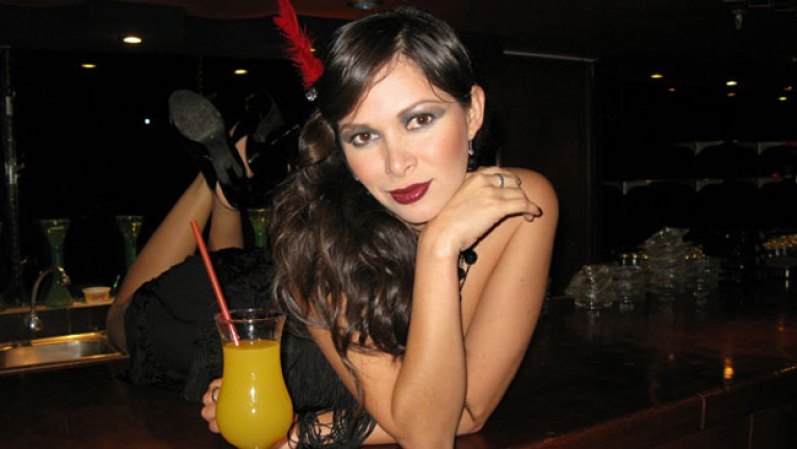 En Perú, en 2007, Malú Costa fue condenada a ocho años de prisión por colaborar con su novio en la venta de pastillas de éxtasis en discotecas de lujo de Lima.