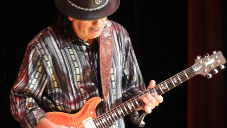 Carlos Santana nació en Autlán de Navarro, Jalisco y se mudó a Tijuana a la temprana edad de 9 años. Es considerado como uno de los guitarristas de todos los tiempos según la revista Rolling Stone. Es multiganador del Grammy entre otros premios.