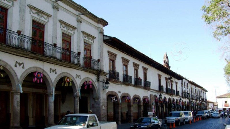 Los portales de Patzcuaro cuentan con un sin fin de restaurantes y tiendas que venden artesanías, haciendo que los que caminen por ahi sientan que no ha pasado el tiempo.