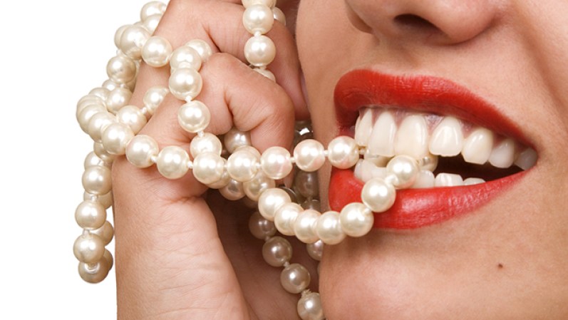 Ménage à Quatre es la marca de joyería que lanzó una serie de nuevos accesorios femeninos creados con el propósito de estimular las zonas íntimas femeninas.<br /><br /><br /> ¿Joyas que te dan orgasmos? <br />