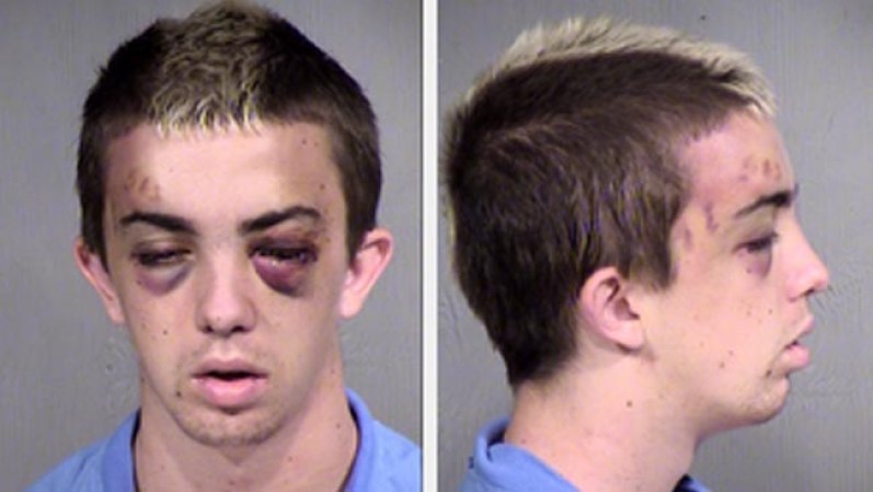 Simon Britnon Smith fue arrestado el 9/16/2013 en la región de Maricopa, Arizona por:<br /><br />Aggravated Assault-Seriour pyhisical injury