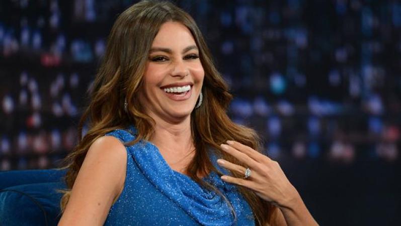 La actriz Sofia Vergara está encantada de lucir anillo de su prometido.
