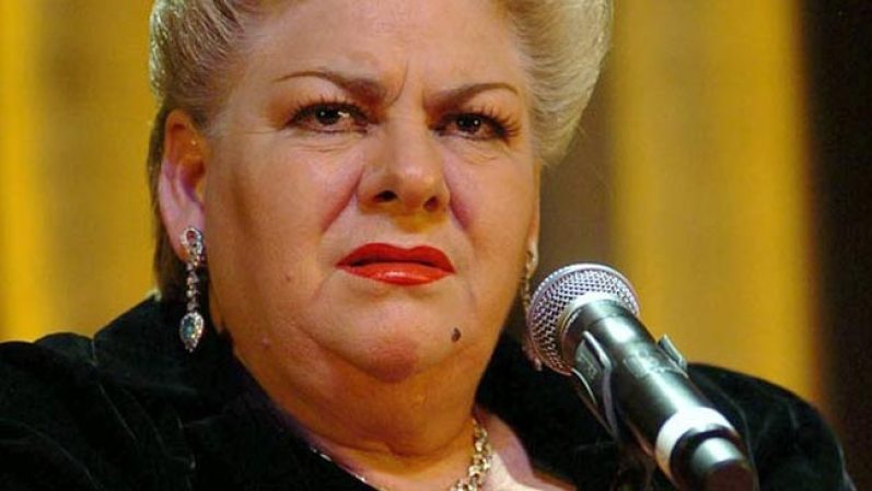 Paquita la del Barrio: La intérprete de "Rata de dos patas" fue detenida en diciembre de 2006 al llegar a México procedente de Estados Unidos por presunta evasión fiscal.