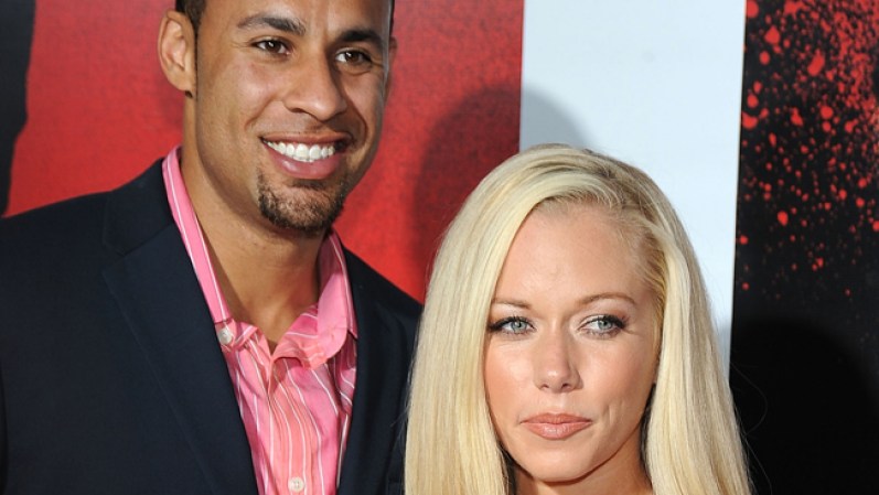 El jugador de fútbol americano Hank Baskett y Kendra Wilkinson, ex conejita de Playboy, se casaron en 2009. Junto a su pequeño hijo protagonizan el reality show “Kendra”.