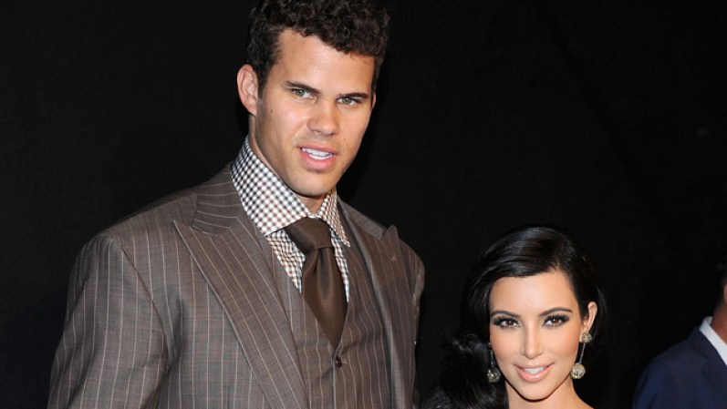 El jugador de baloncesto Kris Humphries y la socialiaté Kim Kardashian se unieron en matrimonio en agosto de 2011 en una millonaria ceremonia. Pero 72 días después ella anunció que sometería el divorcio por "diferencias irreconciliables".