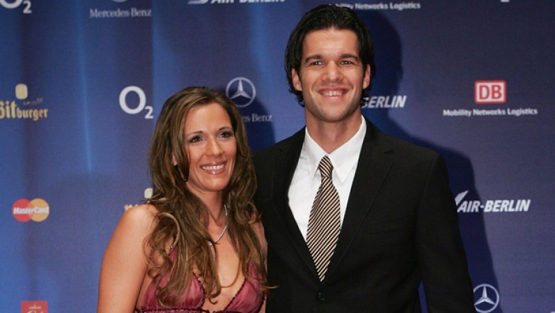 El futbolista Michael Ballack se casó en 2008 con su novia de muchos años Simone Lambe.