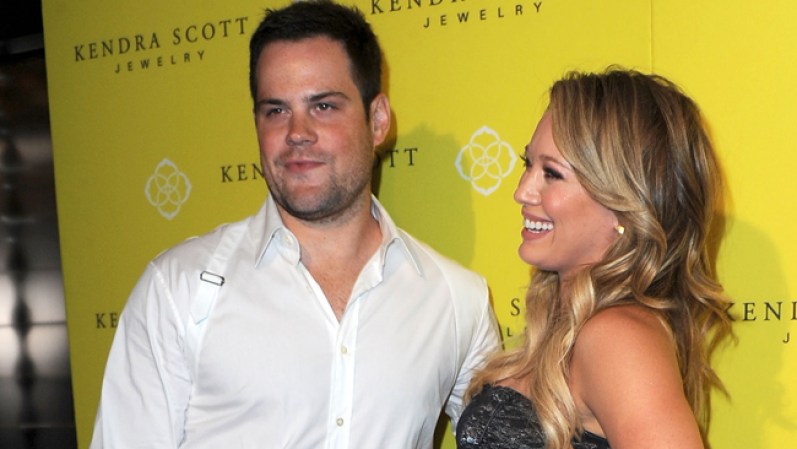 La actriz y cantante Hilary Duff se casó en 2010 con el jugador de hockey Mike Comrie y esperan su primer bebé juntos.