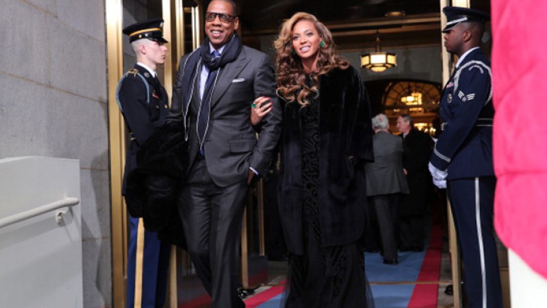 ¡Cuánto estilo en esta pareja! Jay-Z y Beyonce con looks total black. Ella también apostó a la piel como muchas otras asistentes.