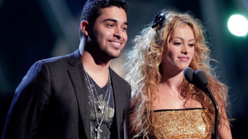 Otro de sus amigos, el latino Wilmer Valderrama.