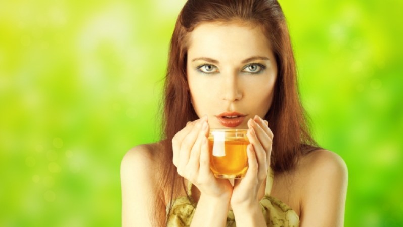 Incorpora una tasa de te verde. Los expertos aseguran que el té verde, aparte de tener antioxidantes, ayuda a quemar la grasa.