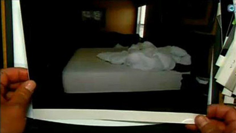 La cama donde Arias y Alexander hicieron el amor por última vez, supuestamente.