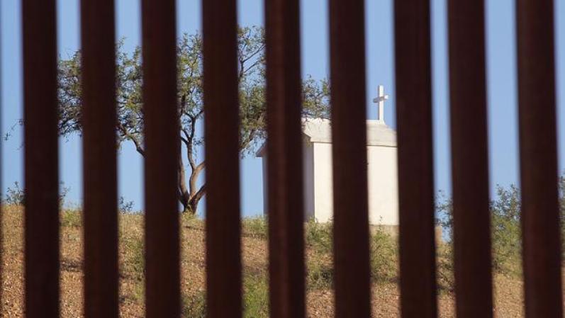 Los túneles que cruzan la frontera no son nuevos para la región Tijuana y San Diego, pues se han convertido para los traficantes de drogas e inmigrantes una manera de burlar, efectivamente, los controles de seguridad en el sector de San Ysidro hasta Calexico.