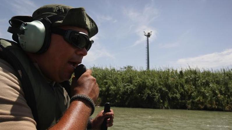 Las maquinarias para llevar a cabo estas obras en las profundidades, son tan modernas y silenciosas, que pasan años hasta ser identificadas. Los agentes cuentan con equipos de comunicación en casi todos los puntos a lo largo de la frontera.