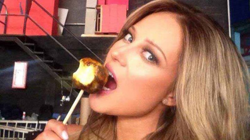 Vanessa Huppenkothen es una reportera de deportes que está cubriendo el Mundial y que ha dejado a todos temblando con su belleza.