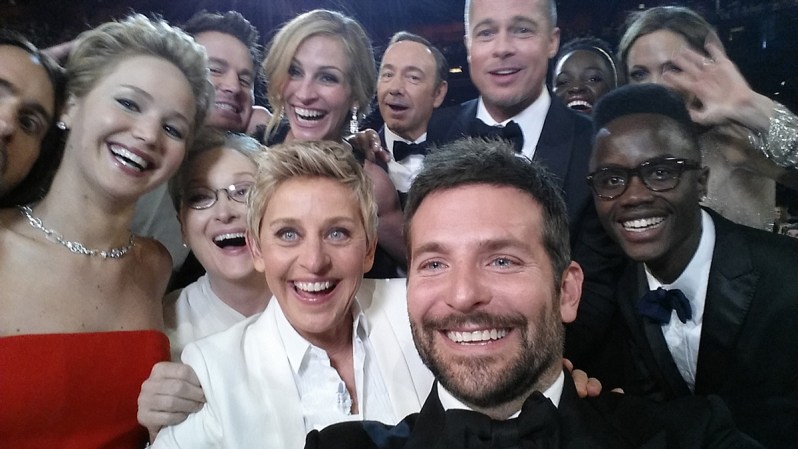 Ellen DeGeneres en el 2014 se revindicó en su papel como anfitriona del Oscar con su histórica selfie que reventó las redes sociales.
