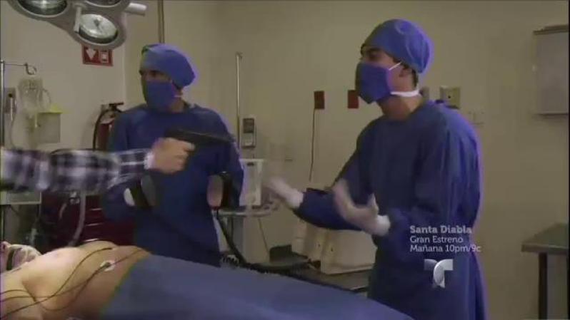 Aurelio no responde. Heriberto desesperado mata al anestesiólogo