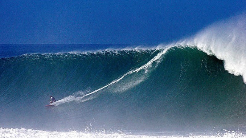 Con su arena fina de color gris, Zicatela es la playa mexicana favorita de los surfistas nacionales y extranjeros, ya que según los expertos es el ¡mejor "beach break" del mundo!