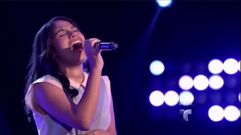 Jeyshangelise García, por quien giraron todas las sillas, interpretó “Detrás de mi ventana”. Original de Nacuabo, Puerto Rico, la joven tiene 14 años.