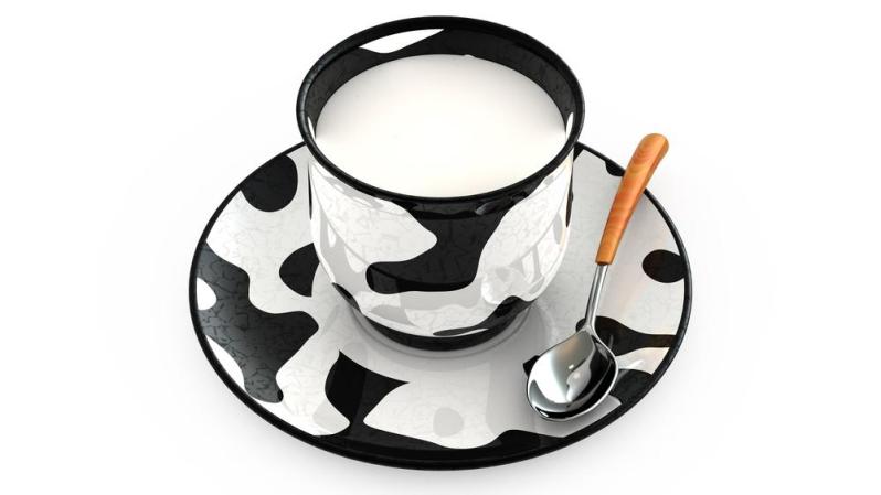 1 taza de leche al 1%, 2% y con chocolate; 1 taza de alguna bebida fortificada en Calcio, 1/3 de taza de leche en polvo, ¾ taza de yogurt plain, proveen 300 mg de Calcio.