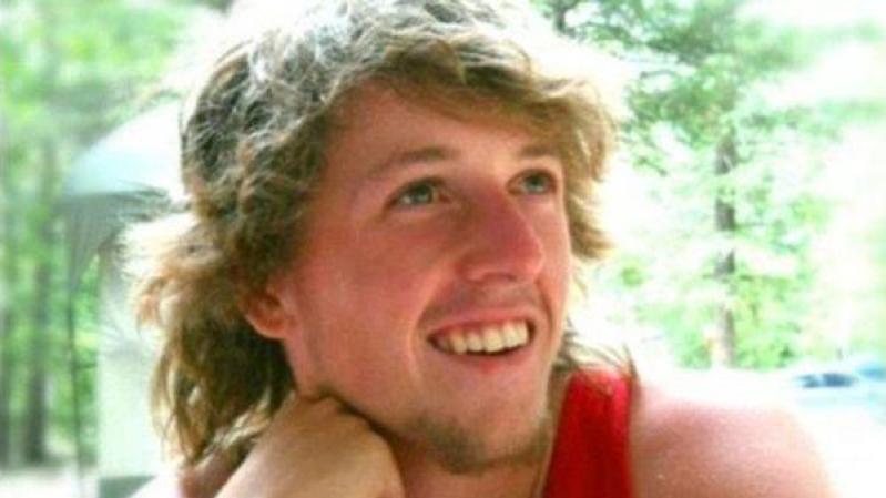 Alexander (Aj) Boik, 18 años. Era estudiante de Gateway High School. Estaba en la sala de cine con su novia. Ella sobrevivió. Para ver imágenes del tiroteo y de la vigilia dale click aquí.