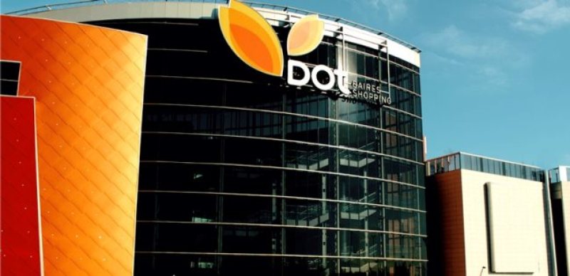 Hinchas destrozan centro comercial