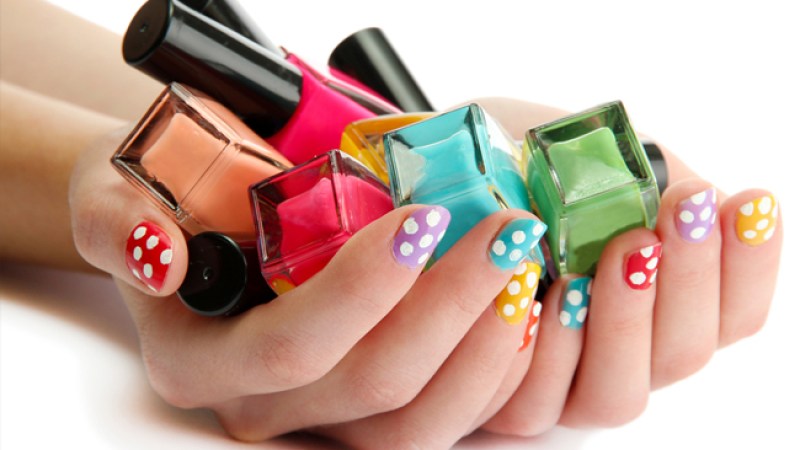 ¿Es dañino el esmalte de uñas?