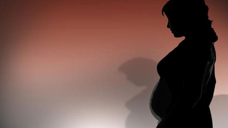 Quieren frenar operativos de mujeres extranjeras que buscan tener un hijo estadounidense.