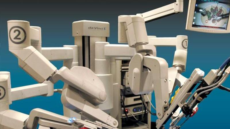 Robot en el quirófano ¿es seguro?