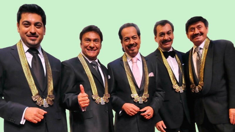 Billboard da honor a Tigres del Norte