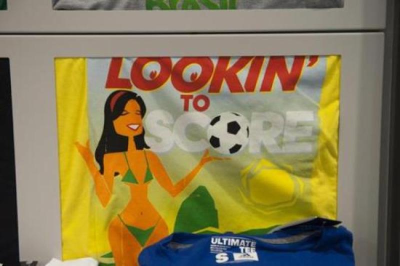 Adidas para venta de polémica camiseta