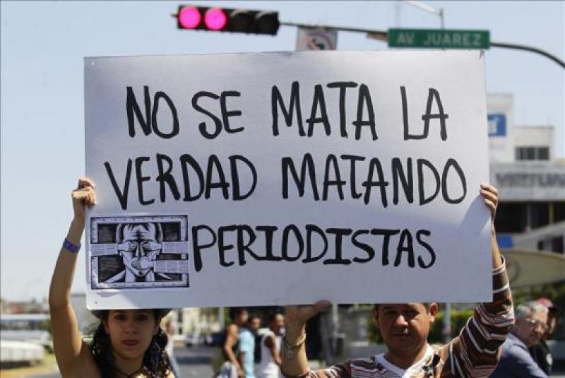 Condenan asesinato de periodista e hijo