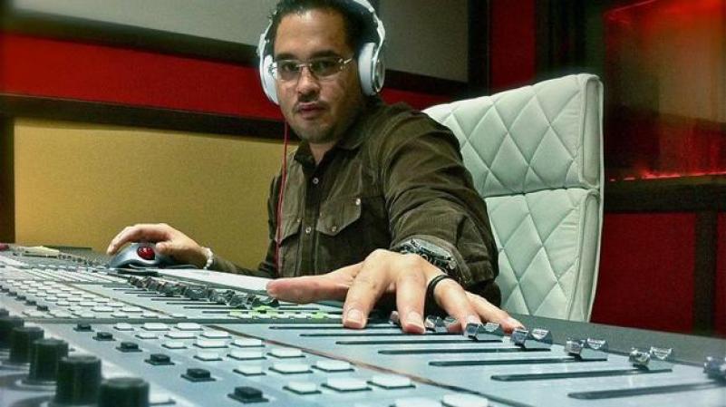 Raphy Pina, importante productor y manejador de reconocidas figuras del reggaetón en Puerto Rico, fue arrestado en Nueva York el 23 de marzo de 2012 por el Servicio de Rentas Internas Federal (IRS) por presunto fraude bancario y lavado de dinero.