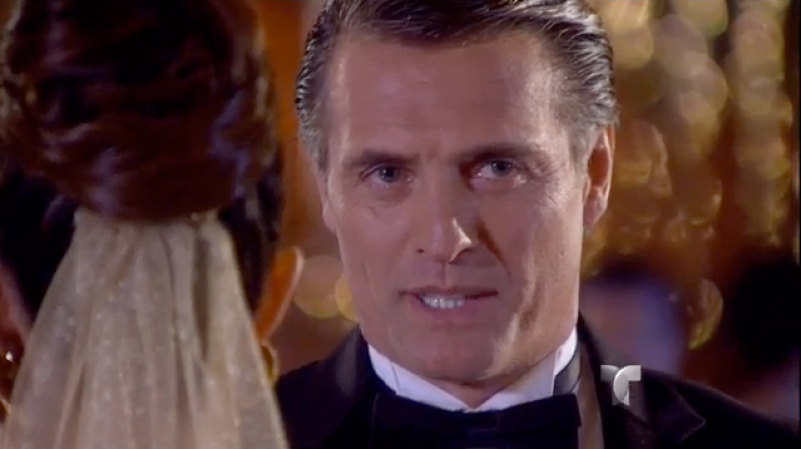 Víctor de Rosas (Juan Soler), un magnate de casinos