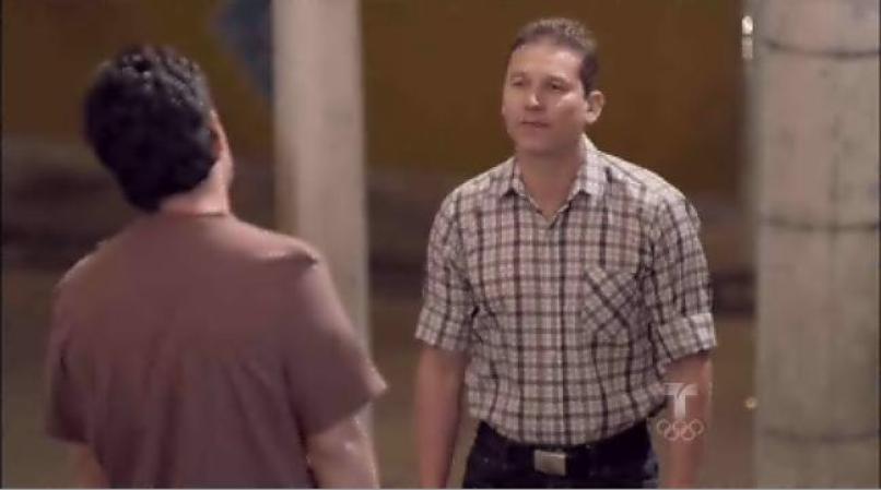 Pablo no quiere dejar cabos sueltos, y manda a uno de sus hombres a que le pague el dinero que todavía le debe a "La Yuca", a quien se le soltó la lengua y habló mal de él.