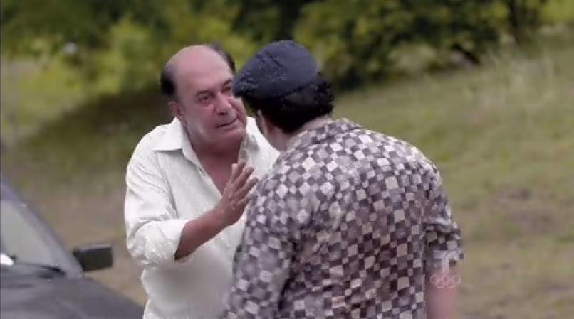 El comandante de la Policía les dice a los narcos que "de malas", pues él no sabía que trabajaba para ellos y que ya está muerto.