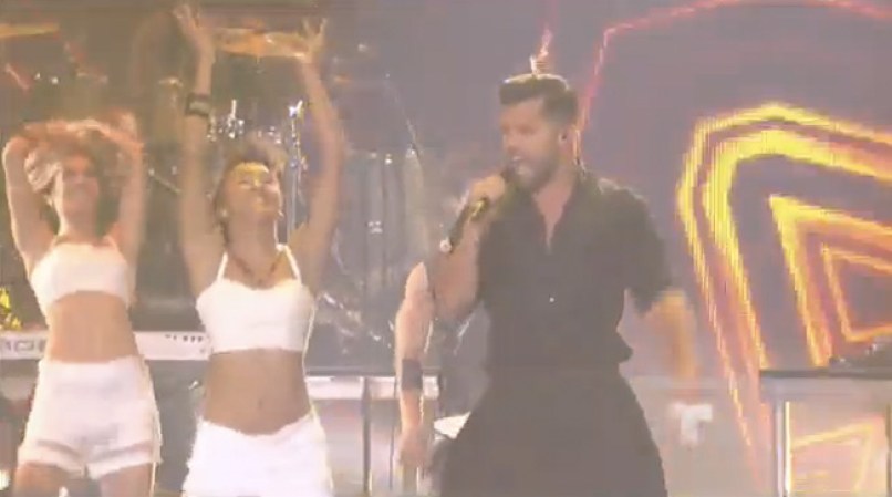 Ricky Martin cantó "Vida", uno de los temas del álbum de la Copa Mundial de fútbol.