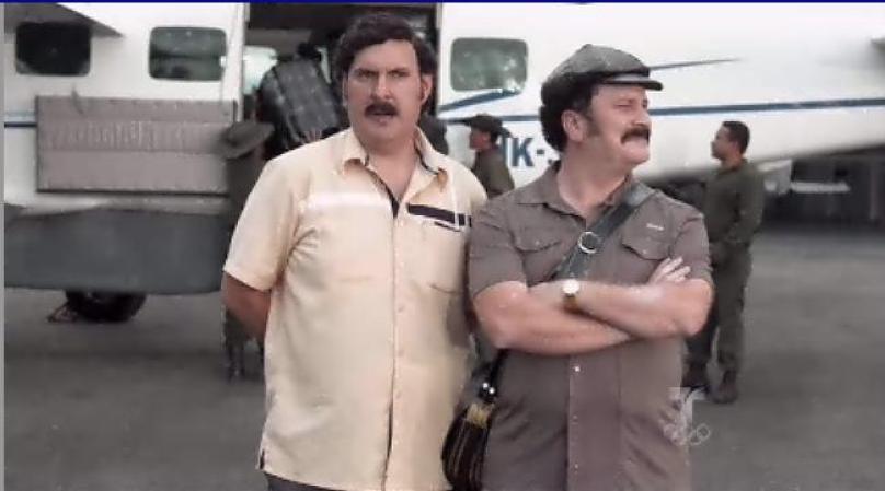 Pablo y su primo se congratulan de tener su primer centro de distribución en Centroamérica, el cual les ahorrará mucho dinero en gasolina.