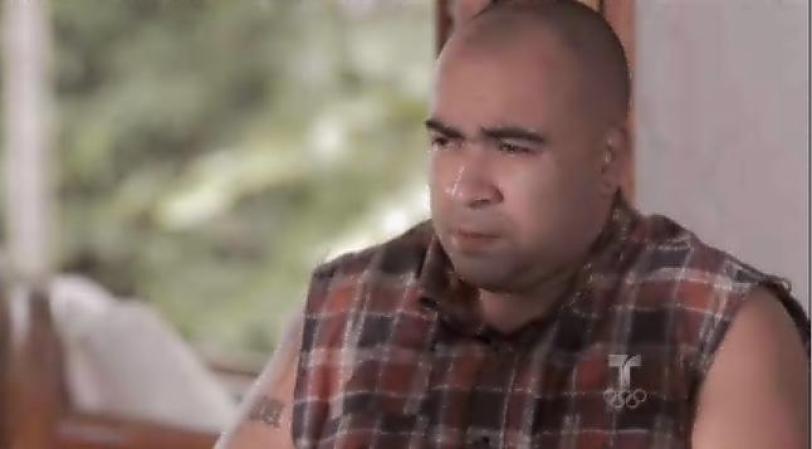 Para poderse deshacer del Coronel Jimenez Pablo Escobar manda traer uno de los matones más peligrosos de la Ciudad.