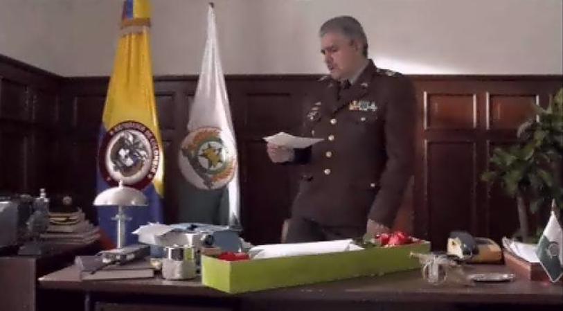 Que llevan dentro una amenaza contra el coronel.