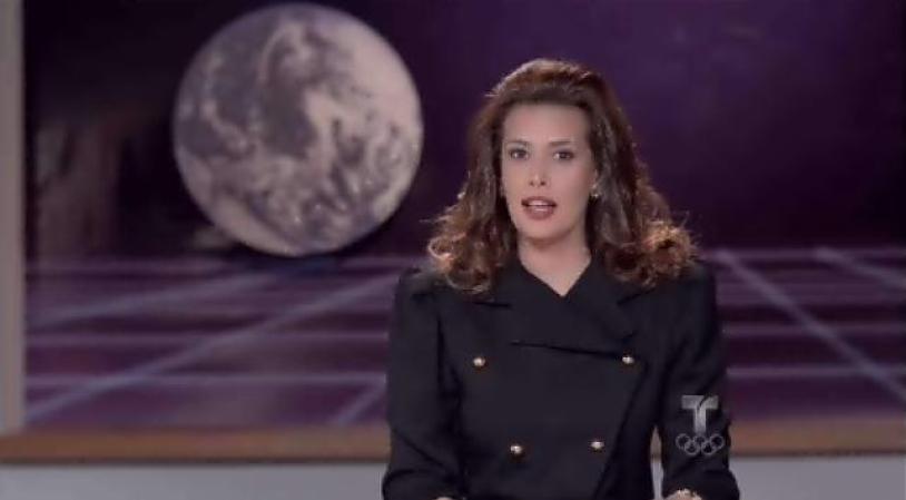 Regina Aparejo, la conocida periodista de televisión, no sabe que Pablo intentará conquistarla.