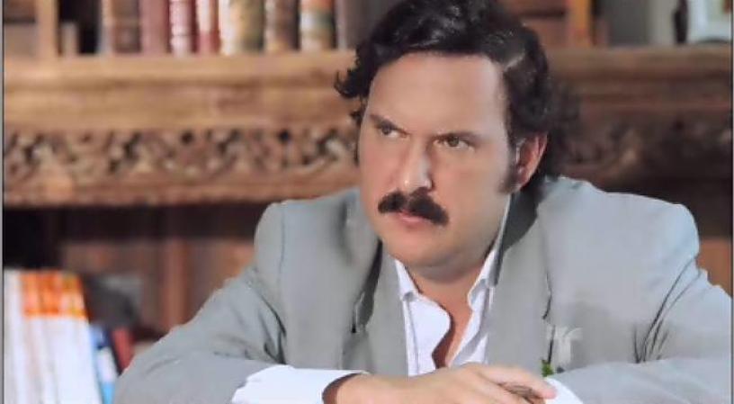 Sin embargo, Escobar le niega los 2 millones de dólares que le solicita, pues ya ha tomado la decisión de asesinar a Galán.