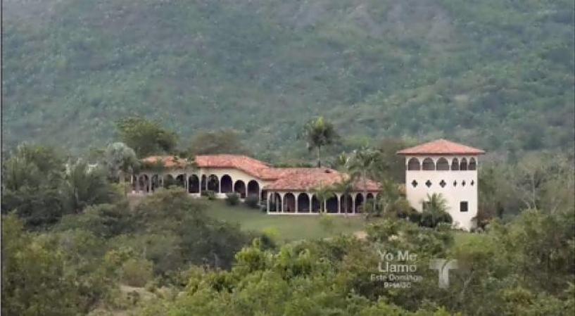 En la finca de Marcos Herber se organiza una gran fiesta en la que éste espera a todos sus socios, sin embargo Pablo Escobar no se presentará, y aunque los otros están invitados reciben la alerta de que la Policía llegará a la finca.