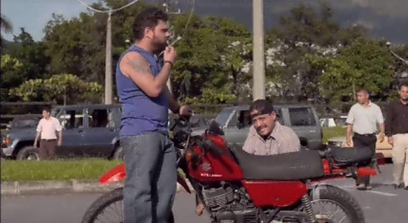 Y les sorprende que uno de los hombres más importantes del País lleve tan poca escolta.