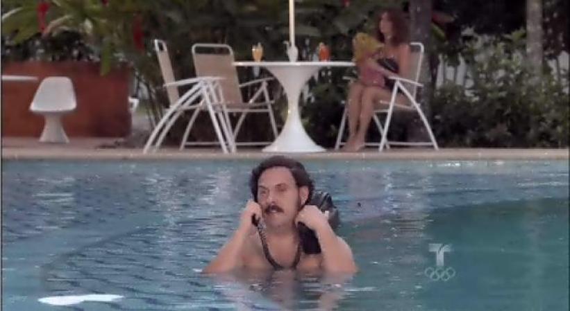 Pablo le contesta la llamada y quiere colgarle rápidamente para atender a Regina, sin embargo Paty tiene una noticia que darle...