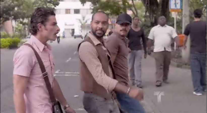 Escobar manda a sus hombres a Cali para que hagan explotar un coche bomba.