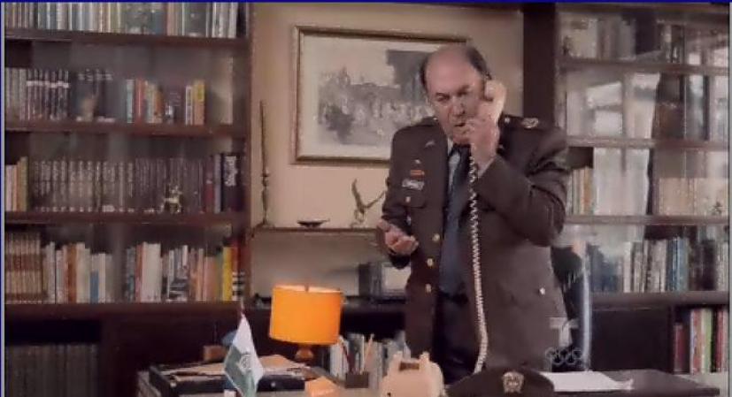 A Pablo se le ocurre una buena idea y le habla a uno de los comandantes que tiene comprados.